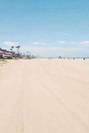 古装仙侠剧《长月烬明》精美海报，主演罗云熙、白鹿演绎虐恋仙缘